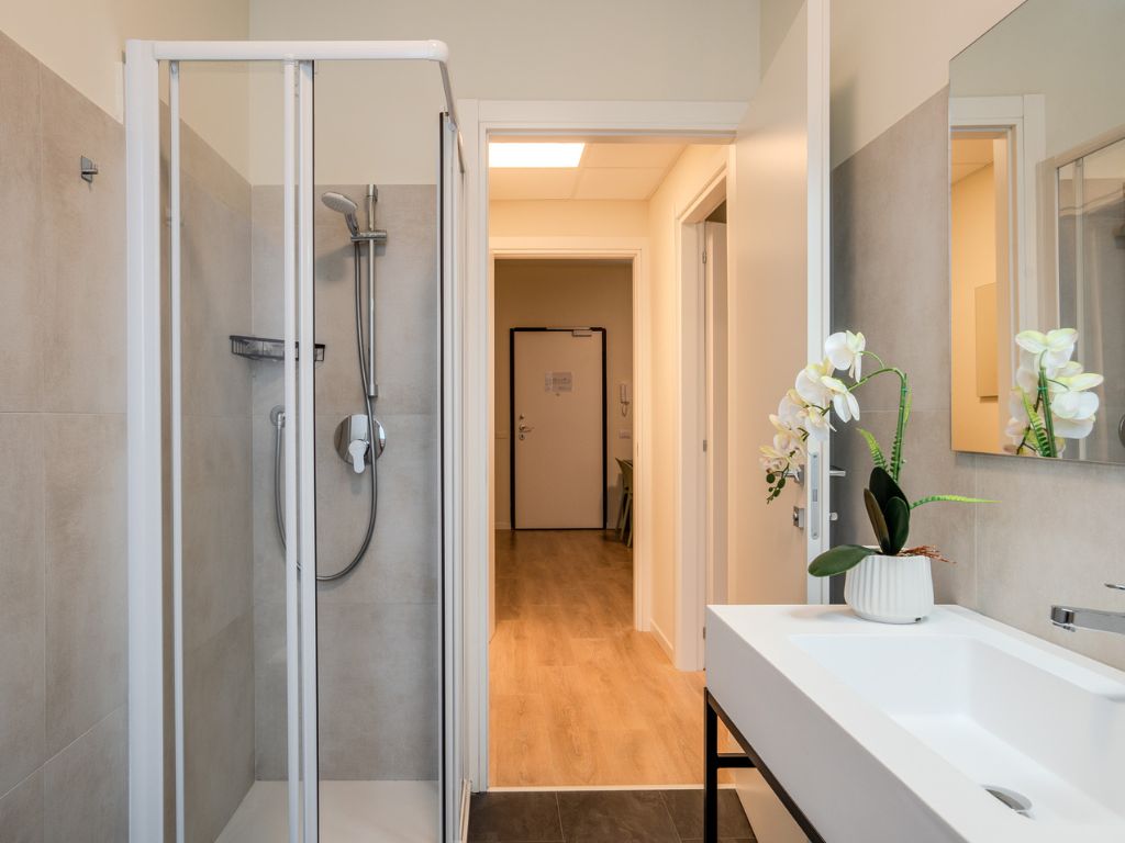 one-bedroom-apartment-with-kitchen-milan-6 one-bedroom-apartment-with-kitchen-milan-6